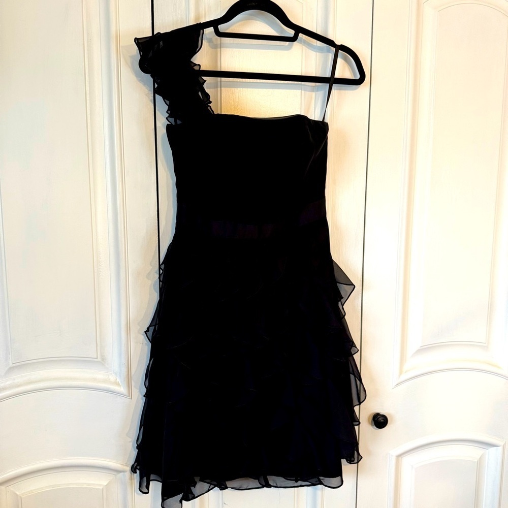 White House Black Market Cocktail Dress Women 2‎ Black Ruffle One Shoulder LBD